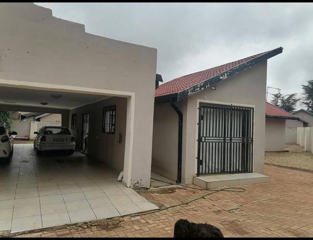 3 BEDROOM HOUSE FOR SALE IN ZAKARIYYA PARK